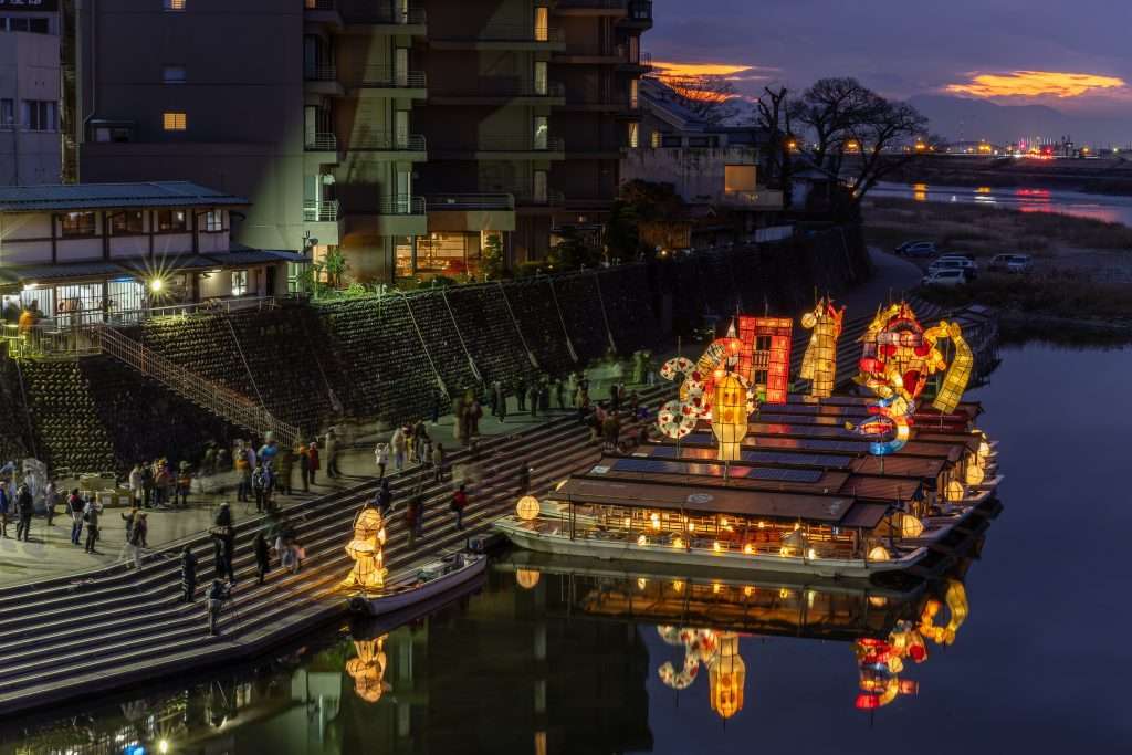 【岐阜市】冬の長良川を彩る「こよみのよぶね 2025」