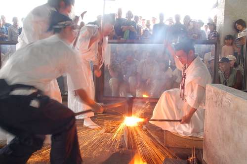 【関市】関鍛冶伝承館で「古式日本刀鍛錬・刀剣研磨外装技術」一般公開