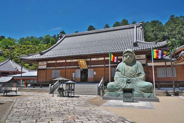 【岐阜市】大龍寺「だるま供養」あらゆる願いに区切りをつけ、新たな一年へ