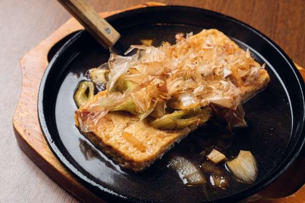 【岐阜県】飛騨の郷土料理は、冬にこそ味わいたい「豆腐ステーキ」「漬物ステーキ」